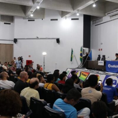 Professores da UFRN seguem em greve por tempo indeterminado