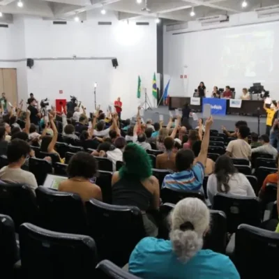 Professores da UFRN fazem assembleia nesta terça-feira (21) para decidir se aceitam proposta de reajuste