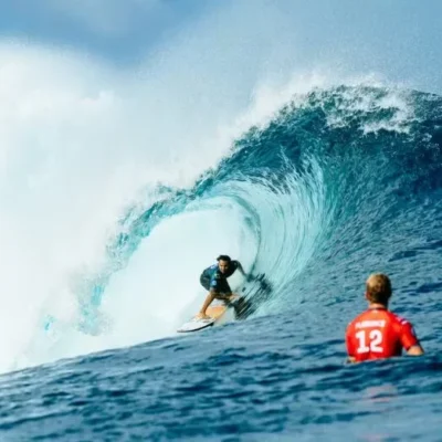 Ítalo Ferreira é campeão em Teahupoo e chega ao top 5 da elite do surfe