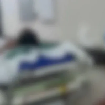 Superlotado, maior hospital do RN fica com pacientes em macas nos corredores e ambulâncias retidas