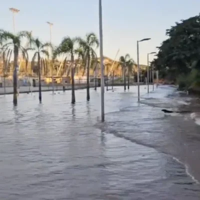 Nível do Guaíba sobre e águas voltam a alagar ruas de Porto Alegre
