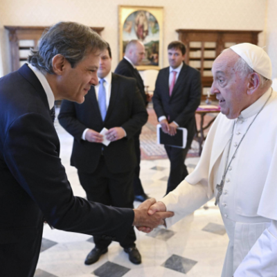 Haddad se reúne com o Papa Francisco no Vaticano