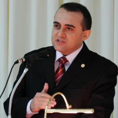 Na disputa por um cargo que exige ética, Jeancarlo é punido por violar resolução do CFM