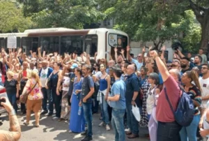 Funcionários do IBGE convocaram greve de 24h nesta terça-feira (15)