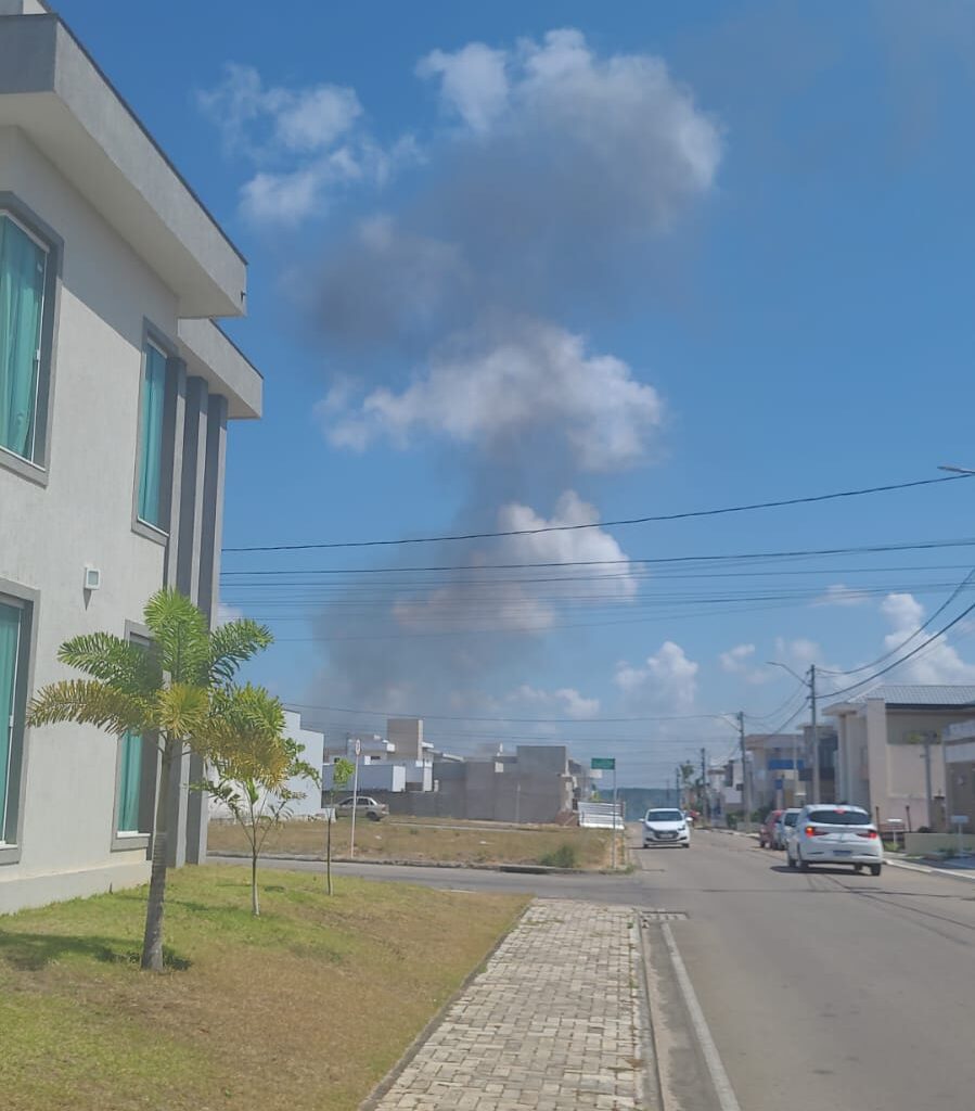 Caça da FAB pega fogo momentos antes da queda em Parnamirim