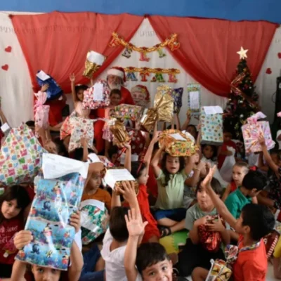 Campanha Papai Noel dos Correios presenteia 8 mil crianças no RN