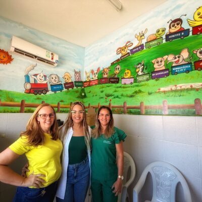 Vereadora Rayssa visita sala de vacina da UBS Expedito Aaraújo que ganhou pintura lúdica para crianças