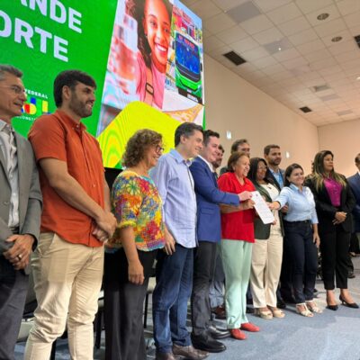 Prefeito Lucas Galvão participa de solenidade para construção de 10 mil casas populares no RN