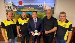 Deputado Ezequiel Ferreira recebe diretoria do Cactus Moto Clube