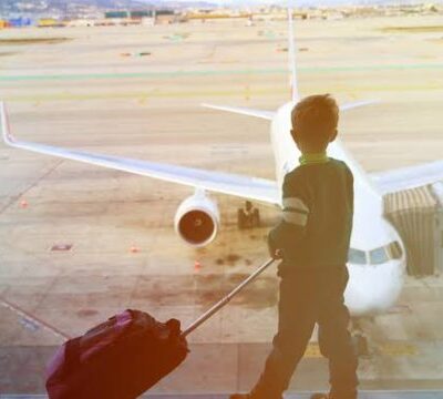 Acompanhante de autista tem direito a 80% de desconto em passagens aéreas