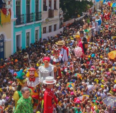 Carnaval de 2025 deve gerar R$ 12 bilhões em receitas e 32 mil empregos temporários no país