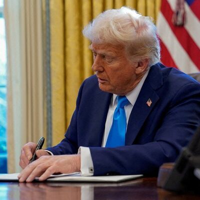 Bolsas dos EUA fecham em queda com anúncio de tarifas de Trump