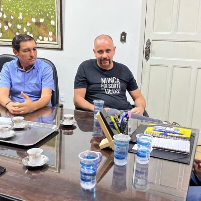Vereador G Charles e o Deputado Federal Sargento Gonçalves Visitam o Prefeito Lucas Galvão para Tratar de Projetos de Emendas Parlamentares