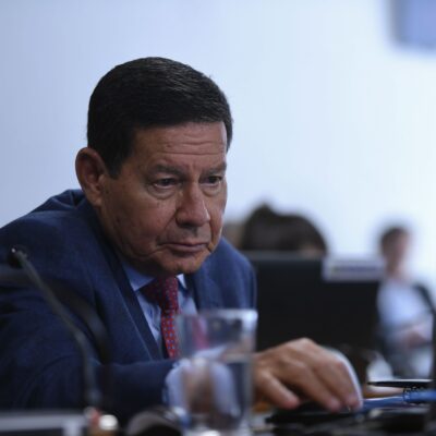 “Falastrão”, diz Mourão sobre Malafaia