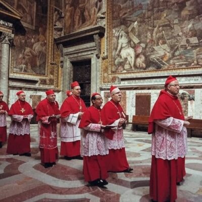 Quais cardeais brasileiros participam do conclave e podem ser papa?