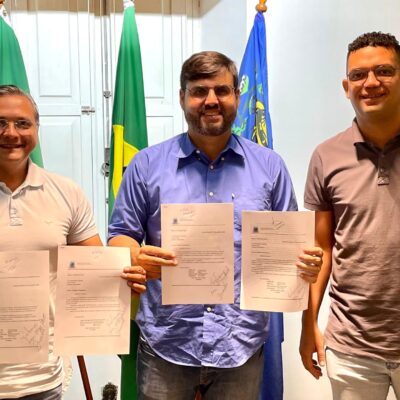 Vereador Prof. Jaire entrega mais de R$ 400mil em emendas individuais para o prefeito Lucas Galvão