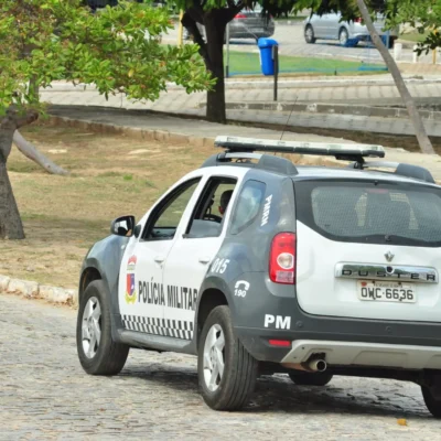 Advogado em ‘surto’ atira no meio da rua na zona Sul de Natal e atinge carro de inocente