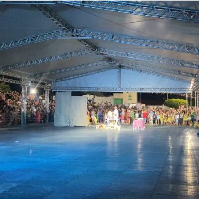 FORRONOVOS 2025 tem arquibancada lotada e brilho das quadrilhas na primeira noite