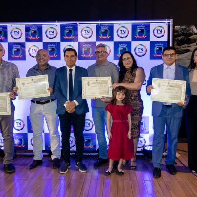 Vereador G Charles homenageia personalidades com serviços relevantes ao município