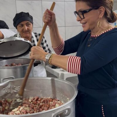 Milena Galvão comemora sucesso do Jantar Popular e põe a mão na massa preparando a comida para a população