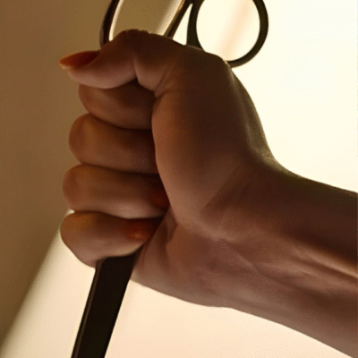 Jovem é atacado com tesoura e tem cabelo cortado em Caicó