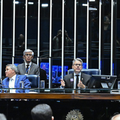 Adultização: Senado aprova regras para proteção de crianças na internet