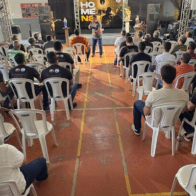 Retiro dos Homens recebe quase 200 participantes na quadra do CCT no fim de semana