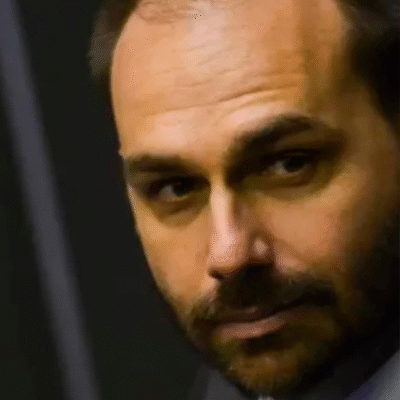 “Se o meu pai não puder se candidatar, eu gostaria de sair candidato”, diz Eduardo Bolsonaro