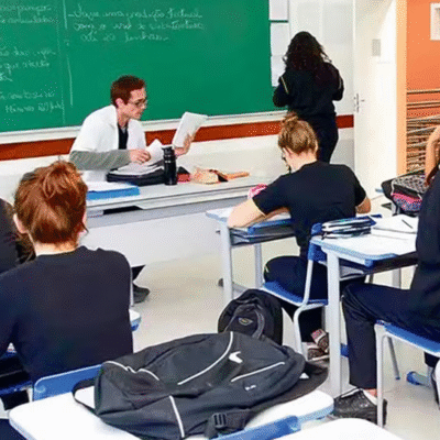 Sem direitos trabalhistas, professores temporários já são metade dos docentes nas redes estaduais