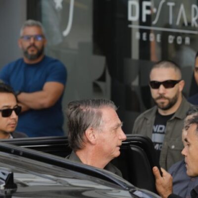 Bolsonaro passa mal e é internado no Hospital DF Star em Brasília