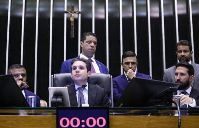 Câmara aprova em 1º turno PEC que dificulta processos contra parlamentares