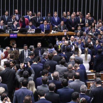 Câmara aprova regime de urgência para projeto de anistia a condenados por atos golpistas