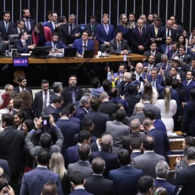 Câmara aprova urgência para projeto de anistia a atos antidemocráticos