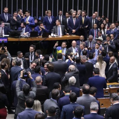 Câmara aprova urgência para projeto de anistia a condenados por atos golpistas