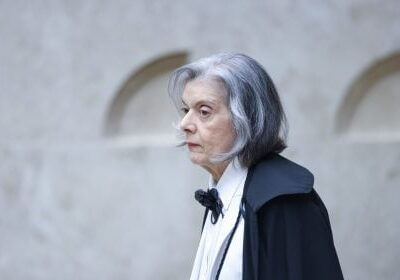 Cármen Lúcia reforça papel do STF e critica ditadura na posse de Fachin