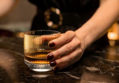 Entenda os cuidados contra intoxicação por bebida alcoólica adulterada em São Paulo