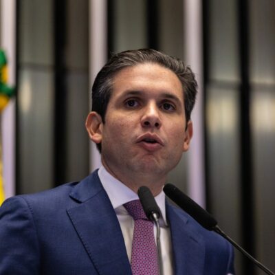 Hugo Motta articula alternativa para frear anistia a presos do 8 de janeiro na Câmara