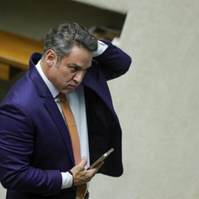 Hugo Motta barra Eduardo Bolsonaro como líder da Minoria na Câmara