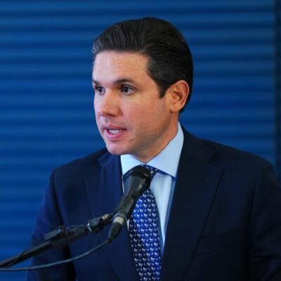 Hugo Motta defende diplomacia para resolver tarifas dos EUA contra Brasil