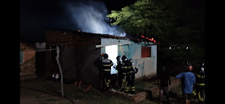 Agora: mais uma ocorrência de incêndio é registrada; Corpo de Bombeiros no local