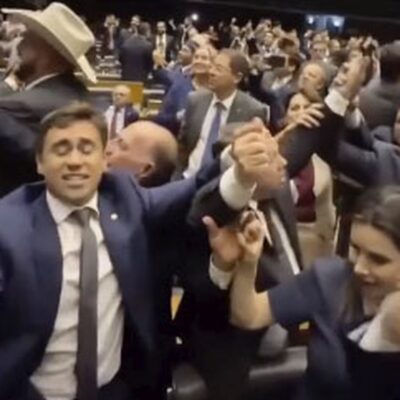 Indignação e protestos marcam reação à PEC da Blindagem na Câmara