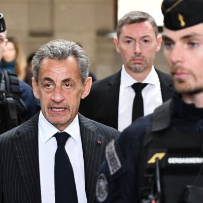 Justiça francesa condena Sarkozy a 5 anos por financiamento ilegal de 2007