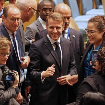 Macron é brevemente barrado em Nova York durante passagem de comitiva de Trump