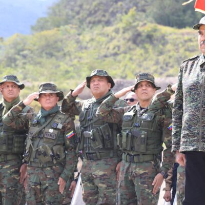 Maduro mobiliza militares para treinar civis em meio a tensão com EUA