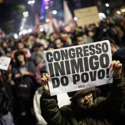 Movimentos de esquerda protestam contra Congresso após votação da PEC da Blindagem
