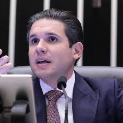 PEC da Blindagem gera conflito no Congresso e fragiliza presidente da Câmara