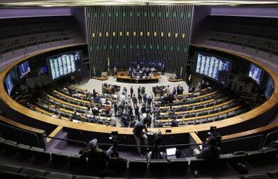 PEC da Blindagem tem ampla aprovação no PL e votações variadas em outros partidos