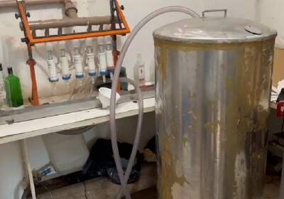 Polícia Civil encerra fábrica clandestina de bebidas alcoólicas em Americana-SP