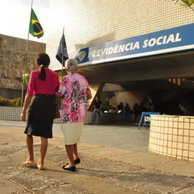 Entidade deve pagar indenização após descontos indevidos em aposentadoria no RN