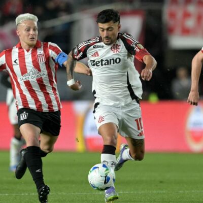 Rossi brilha e Flamengo elimina Estudiantes nos pênaltis